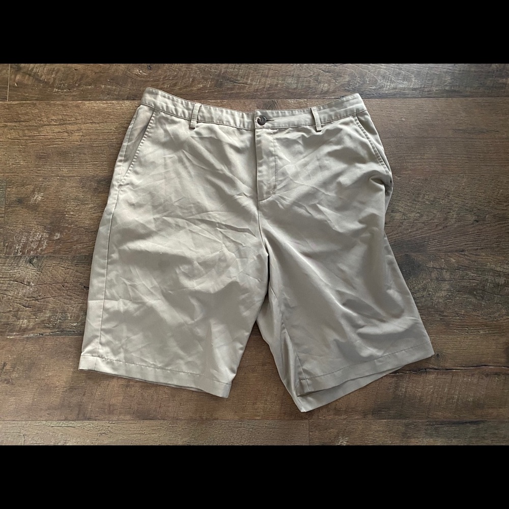 Men’s khaki shorts